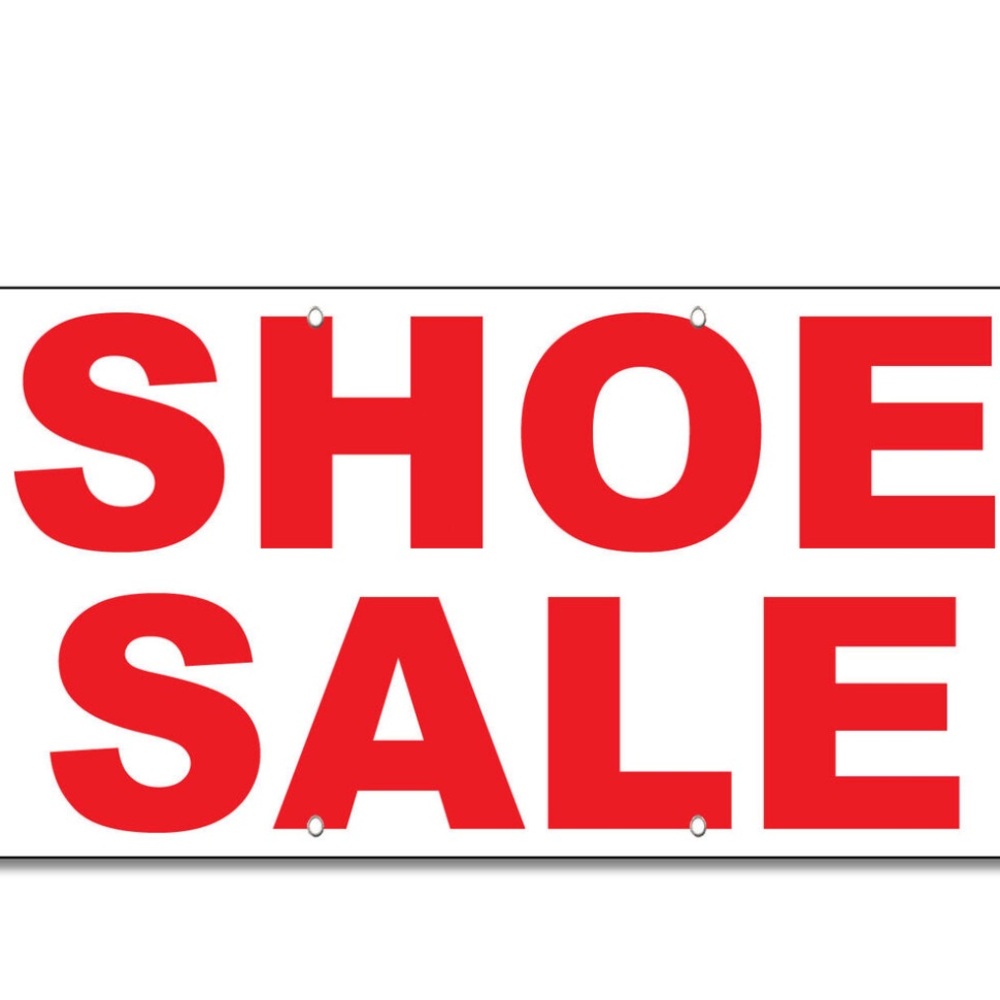 Women’s 9-9.5, men’s 9 see closet